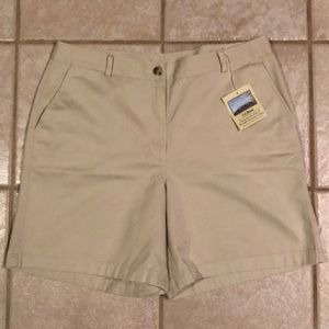 LL BEAN Women’s Chino Shorts size 16 Regular